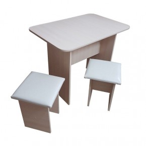 Кухонный стол ЛДСП + 2 табурета в Троицке - troick.mebel24.online | фото 1
